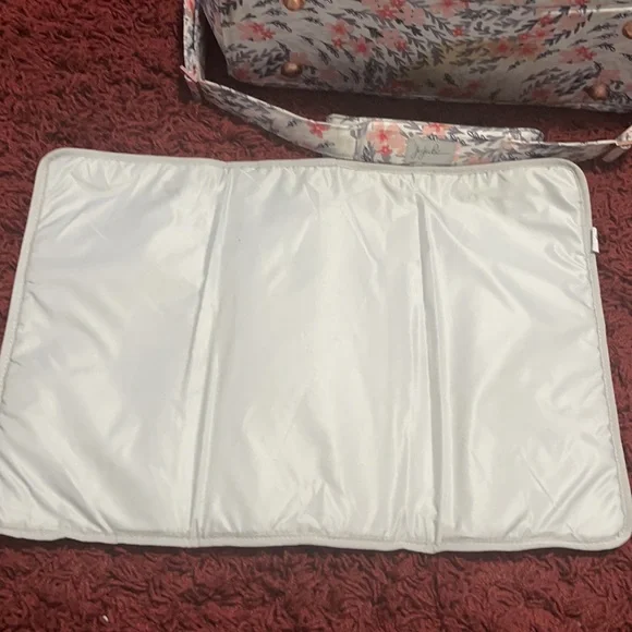 Ju-ju-be babybag, floral pattern typically for a girl.